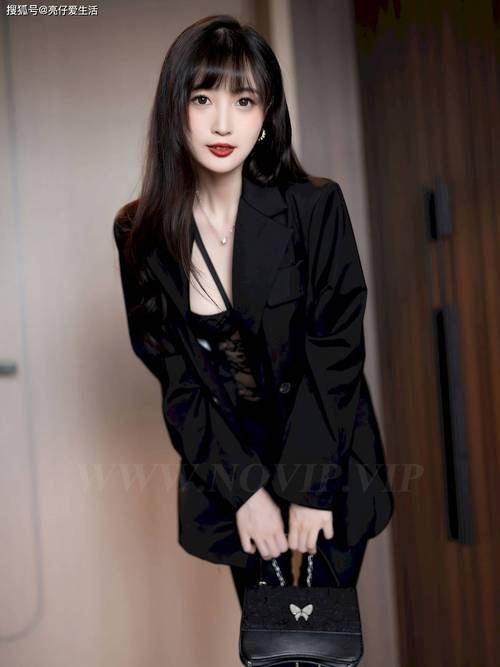 黑色西装修身外套，诠释都市女性的优雅与力量 黑色西装修身外套，诠释都市女性的优雅与力量 墙体维修